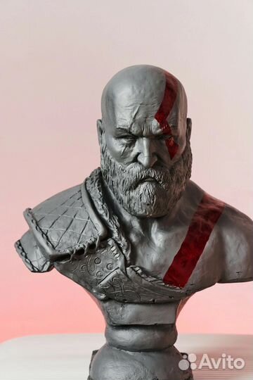 Скульптура Кратоса из God of War ragnarek