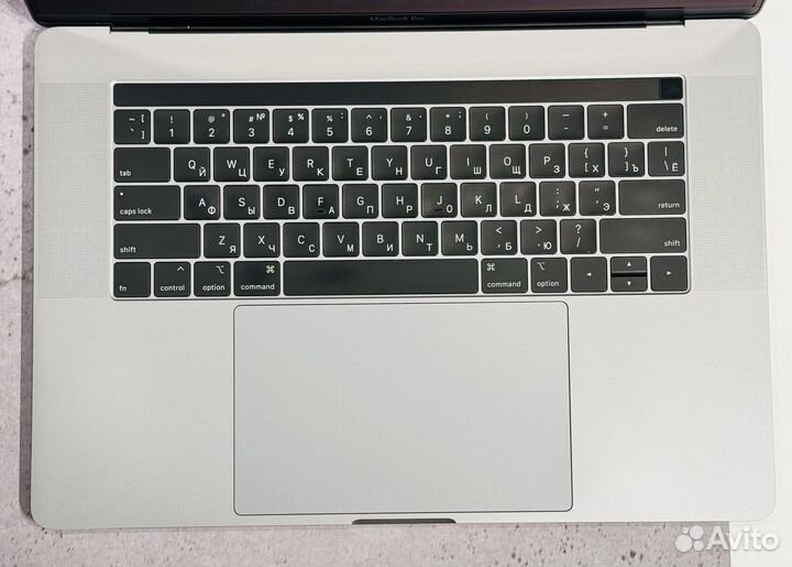 MacBook Pro 15 2019 i9 32 256