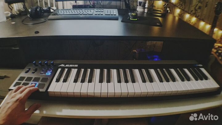 Midi клавиатура Alesis V49