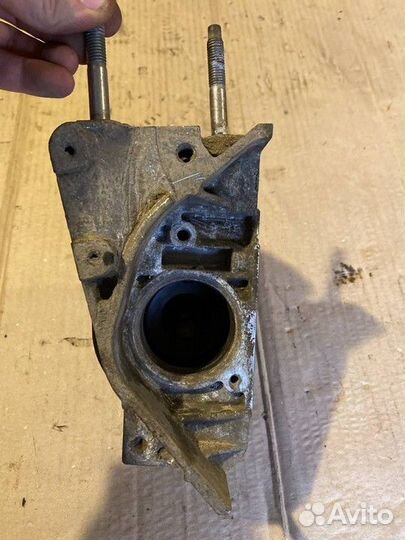 Корпус насоса водяного (помпы) Peugeot Partner