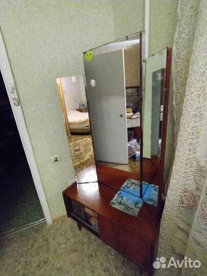 Трюмо из массива