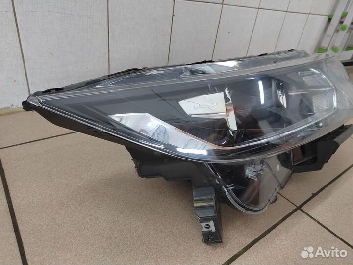 Фара галоген LED диодная правая Nissan Qashqai 2