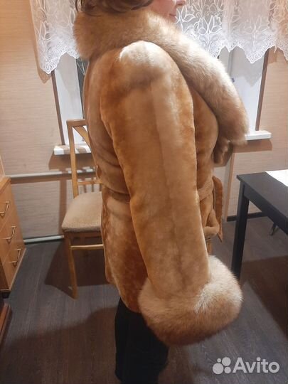 Шуба мутоновая с лисьим воротником 44р