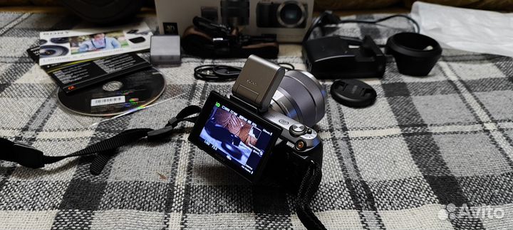 Sony alpha Nex C3 бесзеркальная камера как новый