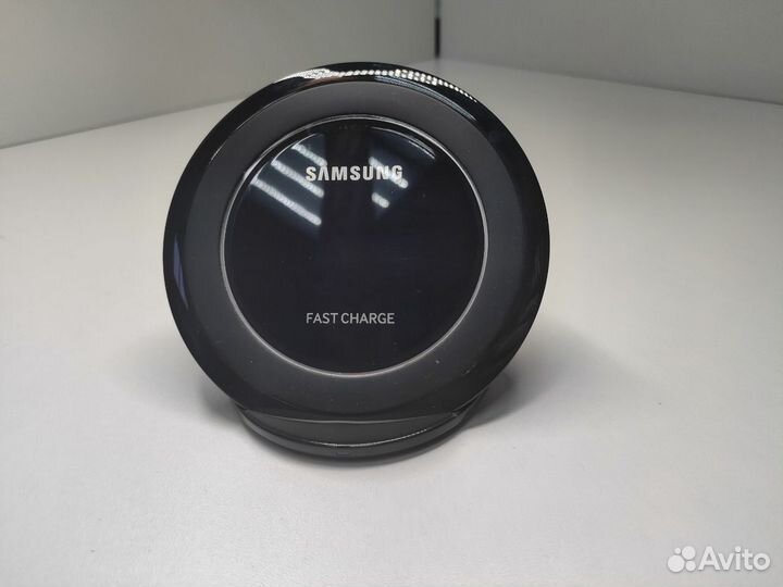 Беспроводная зарядка Samsung EP-NG930