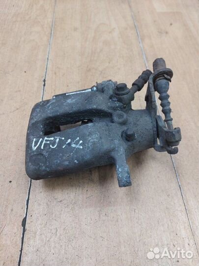 Тормозной суппорт задний правый Opel Insignia