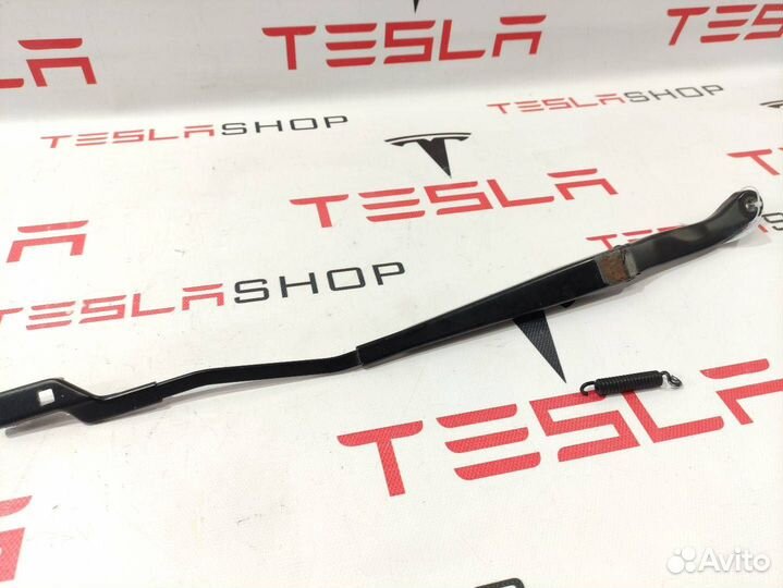 Поводок стеклоочистителя левый Tesla Model S 2015