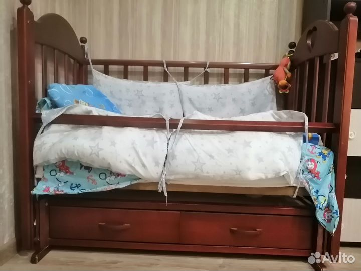 Детская кроватка с маятником бу