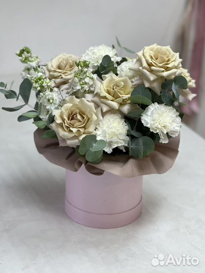 Цветы букет розы гипсофилы хризантемы пионы