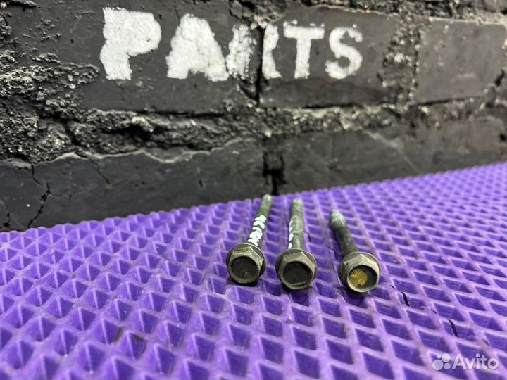 Болт компрессора кондиционера Nissan Juke