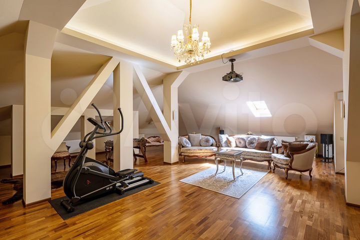 Коттедж 800 м² на участке 11 сот.