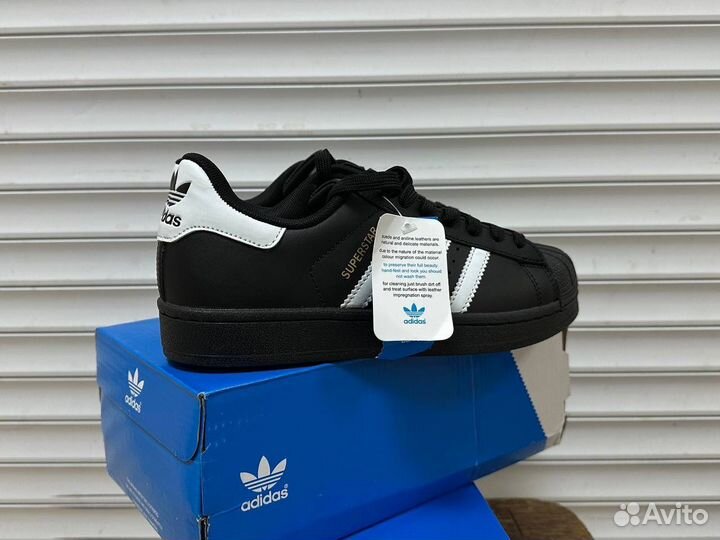 Adidas superstar black