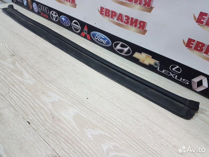 Уплотнительная резинка капота Bmw 5-Series F10