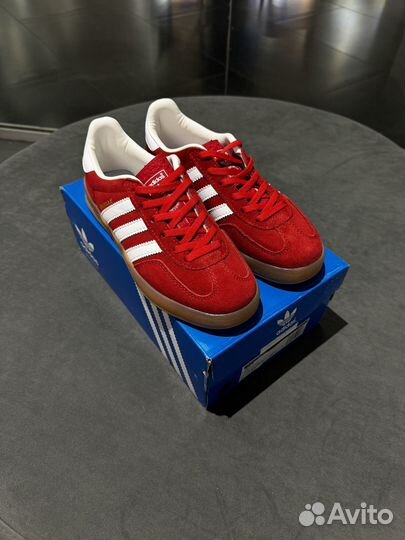 Adidas gazelle indoor красные