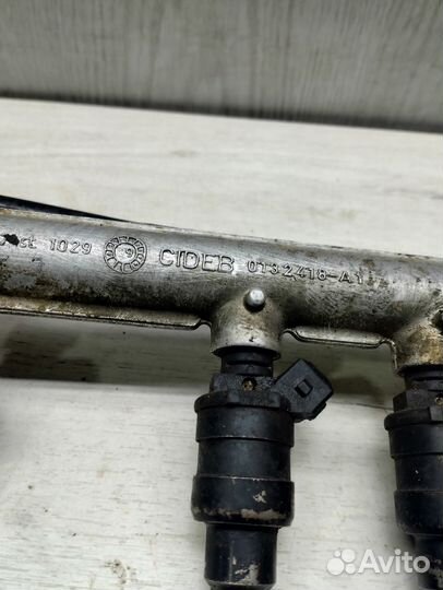 Топливная рампа с форсунками Volvo 440 Вольво 440