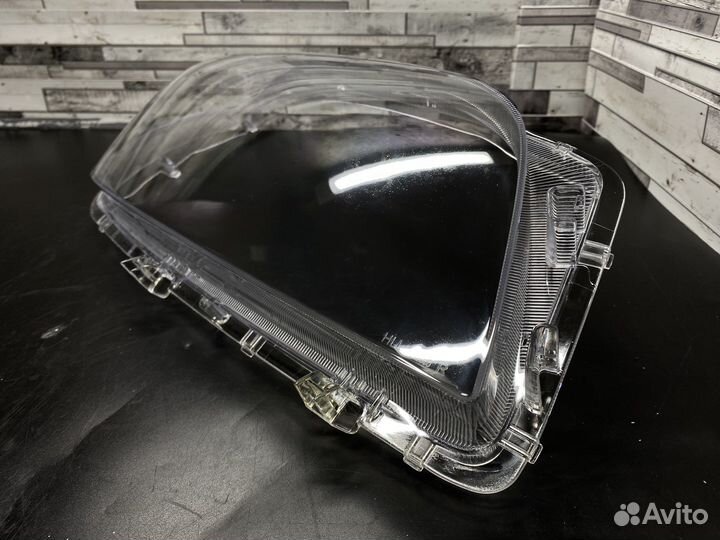 Стеклo фарs Toyota RAV 4 XA30 дорест. (05-08гг.)