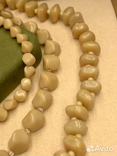 Редкие винтажные бусы ручной работы редкого цвета