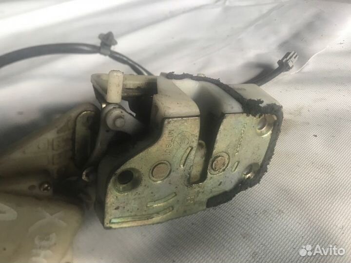 Замок двери передний правый Honda Odyssey RA3 F23A