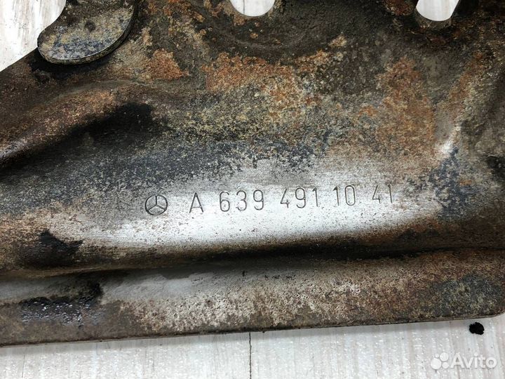 Кронштейн глушителя Mercedes W639