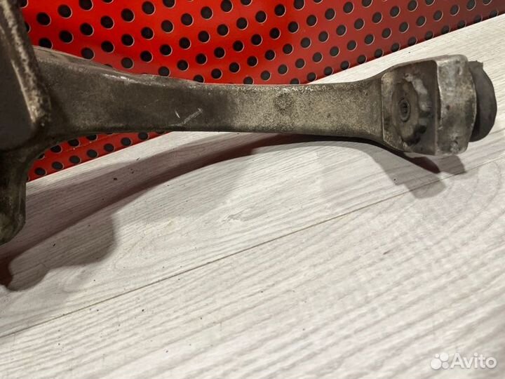 Кулак передний левый Mercedes-Benz E-Class A238