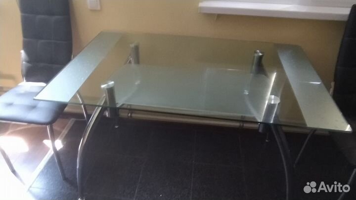 Кухонный стол и стулья комплект