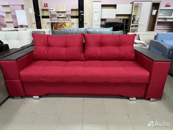 Диван яркий