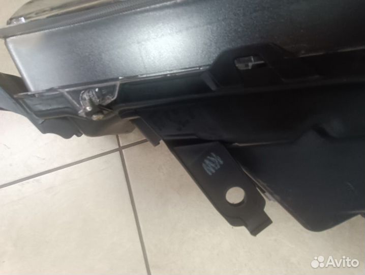 Новая Фара правая Toyota HiLux 2020- 81110YP081