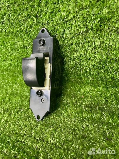 Блок управления стеклоподъемниками передней правой