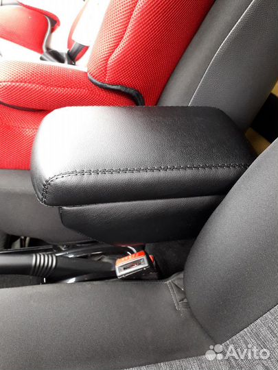 Автоподлокотник Renault Duster (Nissan Terrano)