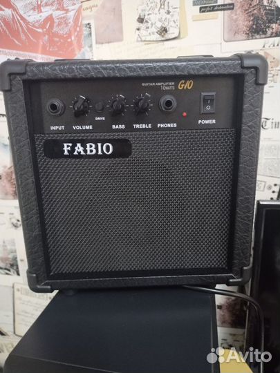 Комбоусилитель Fabio G10, педаль Behringer UM300