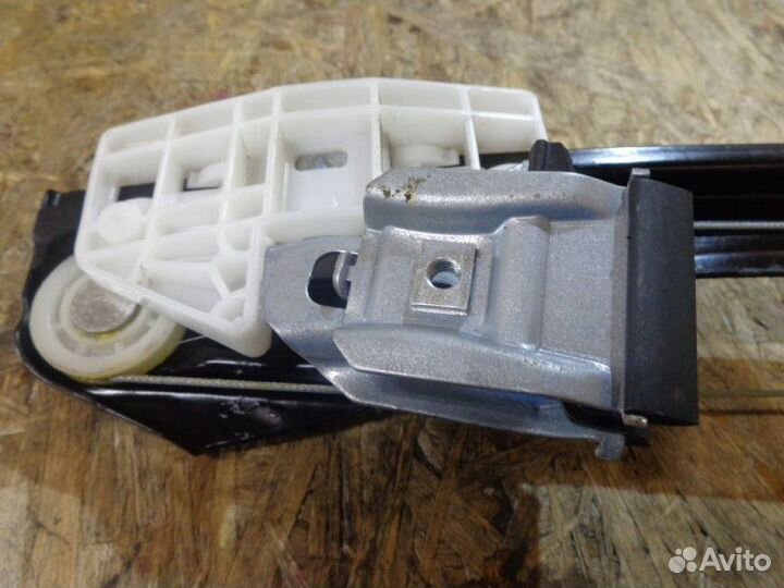 Стеклоподъемник Mercedes-Benz C-Class W204