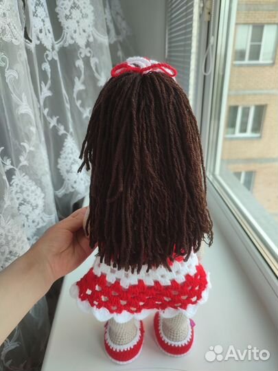 Вязаная кукла ручной работы