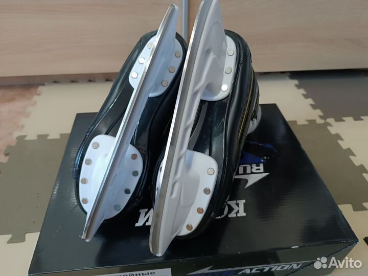 Коньки хоккейные