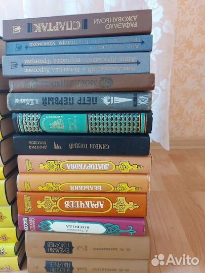 Много разных книг