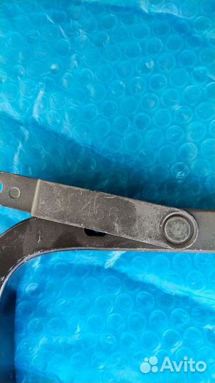 Петля крышки багажника Corolla 180 Оригинал