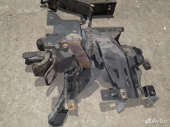 Кронштейн крепления кабины isuzu NPR75