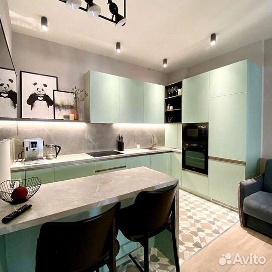 Угловой кухонный гарнитур современный