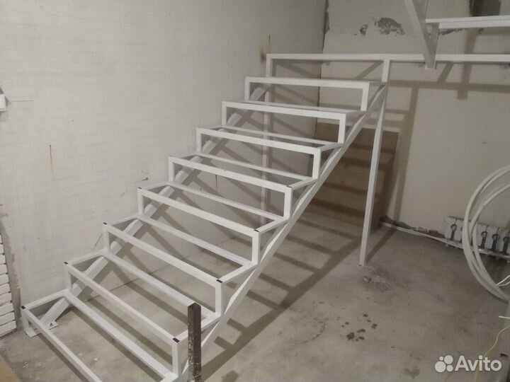 Лестница металлическая на второй этаж. Лестницы