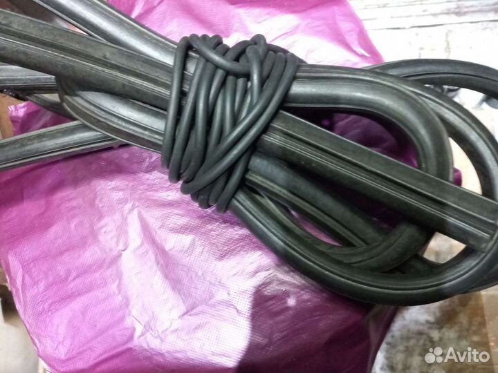 Уплотнение заднего стекла Москвич 412