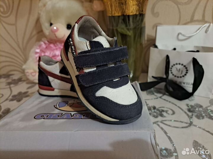 Детская спортивная обувь 24 размер