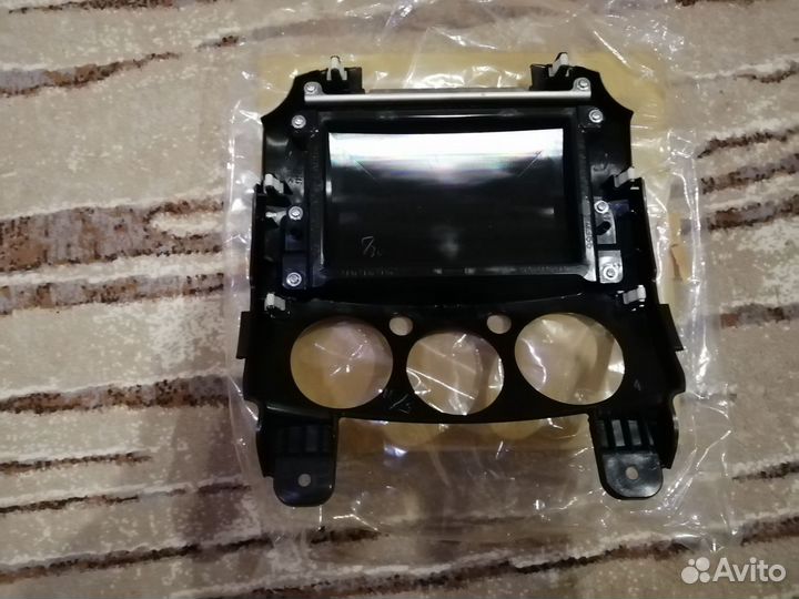 Центральная панель консоли Mazda 2