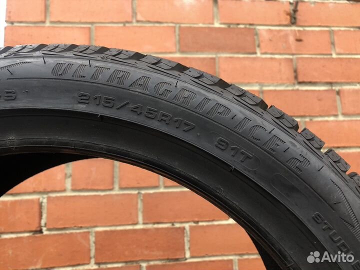 Goodyear UltraGrip Ice 2 215/45 R17 92T