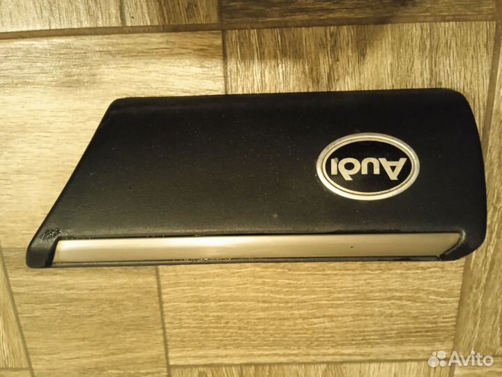 Молдинг переднего правого крыла от Audi 200 C3