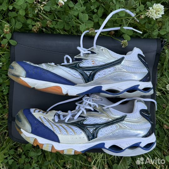 Mizuno wave lightning 6