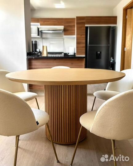 Стол обеденный из массива дерева