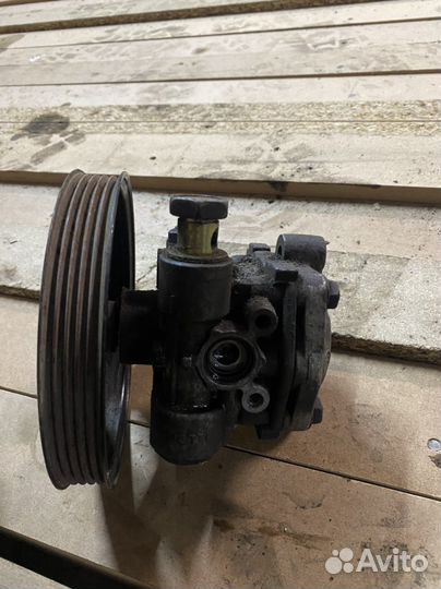 Насос гидроусилителя Mitsubishi Lancer 4G94