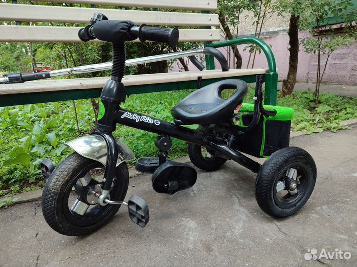 Трёхколёсный детский велосипед