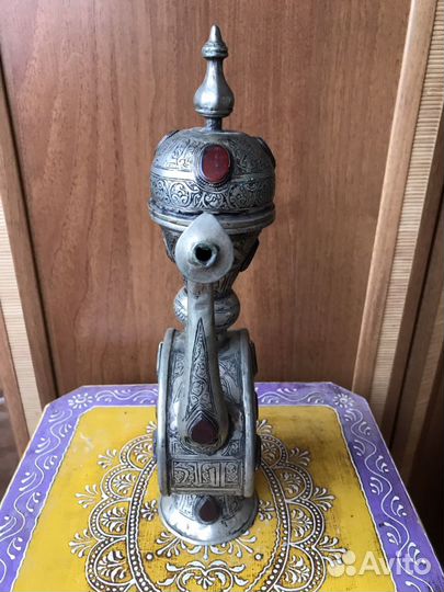 Очень редкий персидский кувшин с агатами