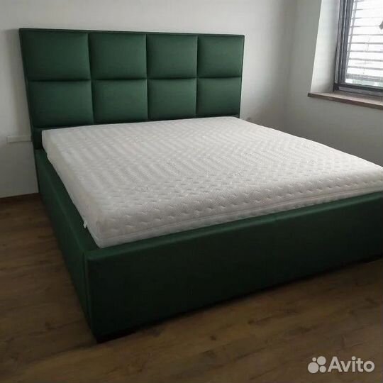 Кровать с мягким изголовьем