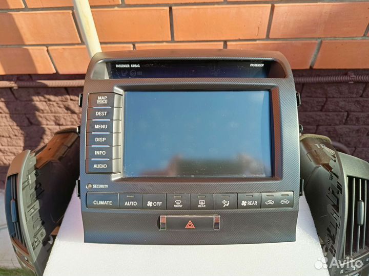 Мультимедиа toyota land cruiser 200